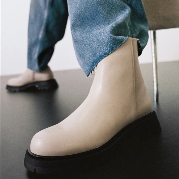 Zara FLAT LEATHER ANKLE LUG BOOTS W/ TRACK SOLES - Picture 2 of 6